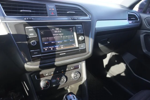 Used 2022 GRAY Volkswagen S image 29