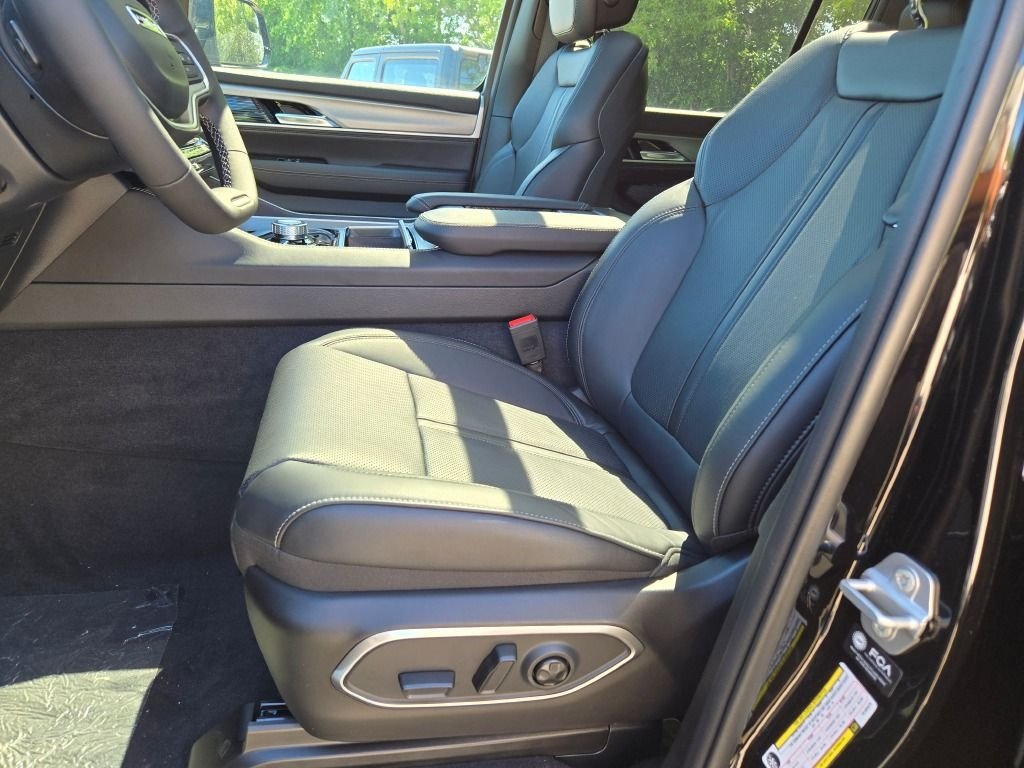 New 2026 High Gloss Black Exterior Paint Jeep  image 24