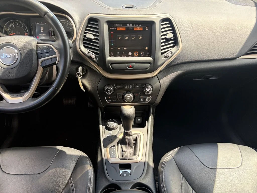 Used 2015 Gray Jeep Latitude image 12