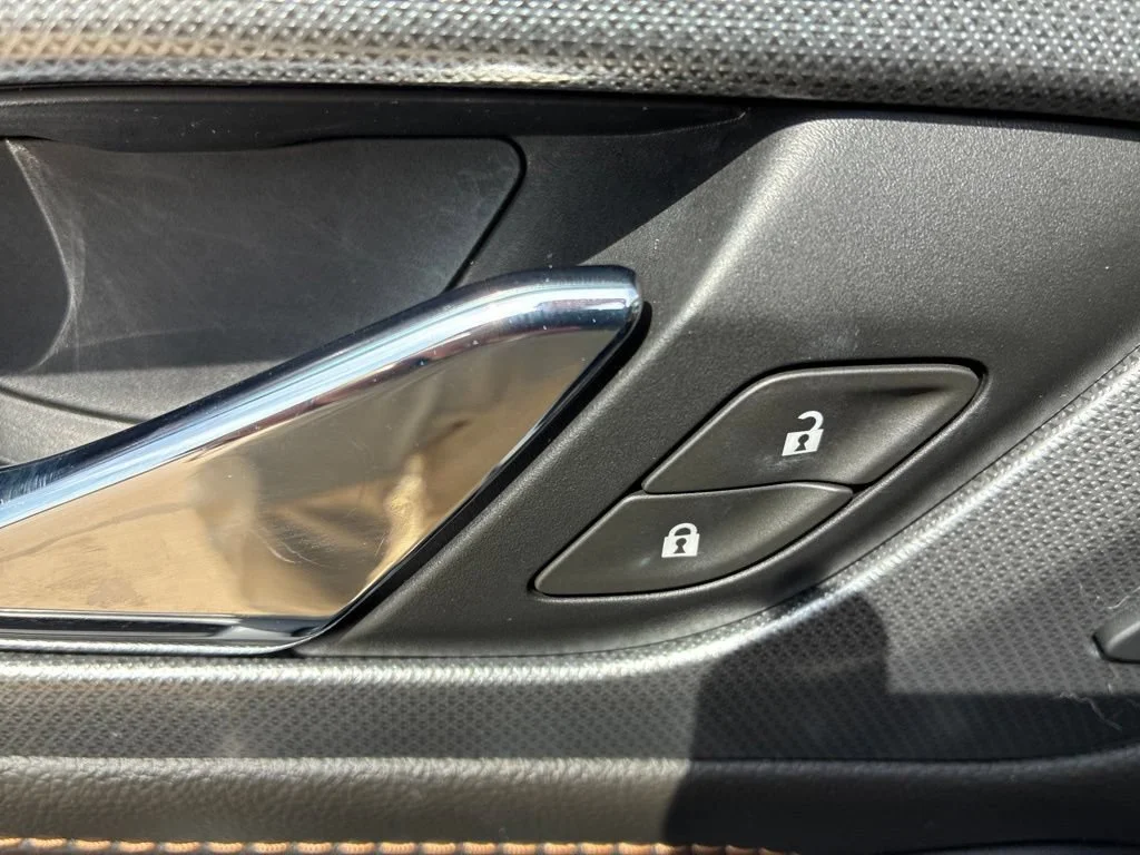 Used 2019 IRIDESCENT PEARL TRICOAT Chevrolet Premier image 11