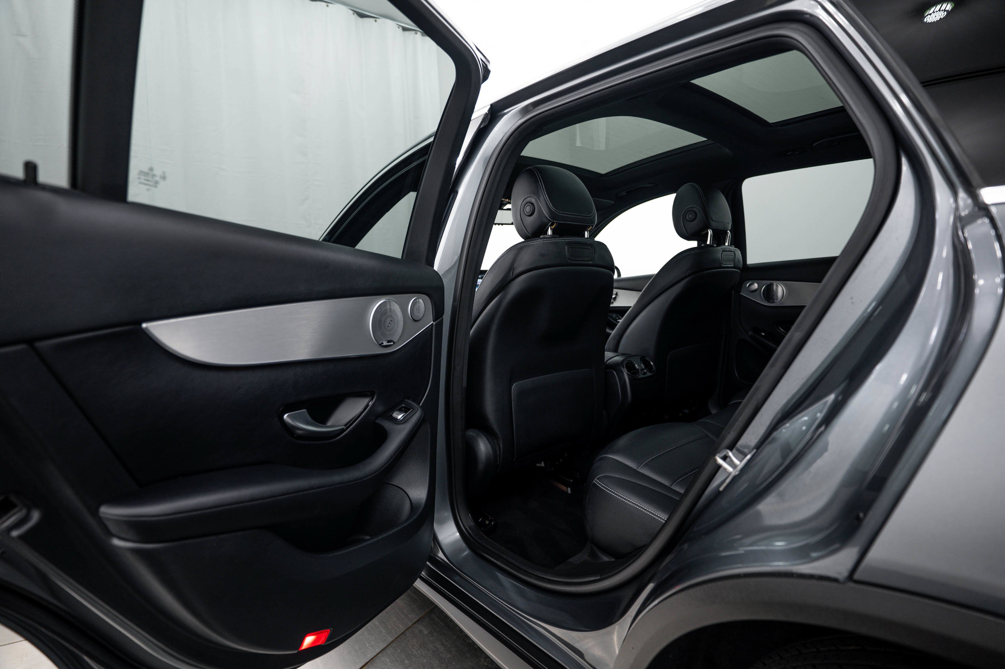 Used 2019 Selenite Grey Metallic Mercedes-Benz GLC 300 image 16