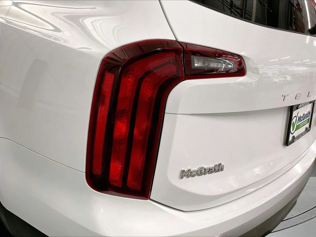 Used 2025 White Kia S image 35