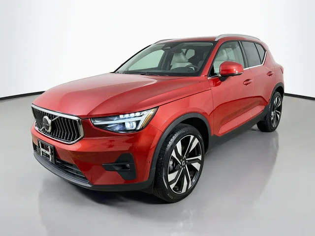 2025 Volvo XC40 
