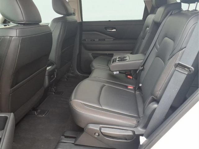 Used 2025  Nissan SL image 19