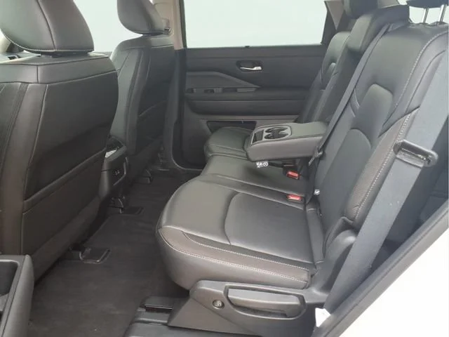 Used 2025  Nissan SL image 19
