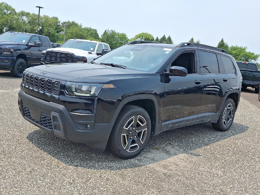 New 2026 Diamond Black Crystal Pearl-Coat Exterior Paint Jeep Laredo image 4