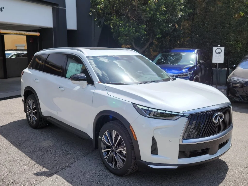 New 2027 White INFINITI LUXE image 30