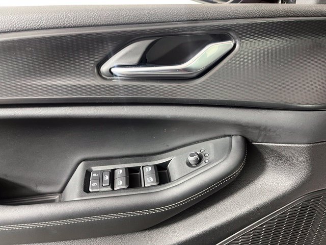 Used 2025 Red Jeep Altitude image 16