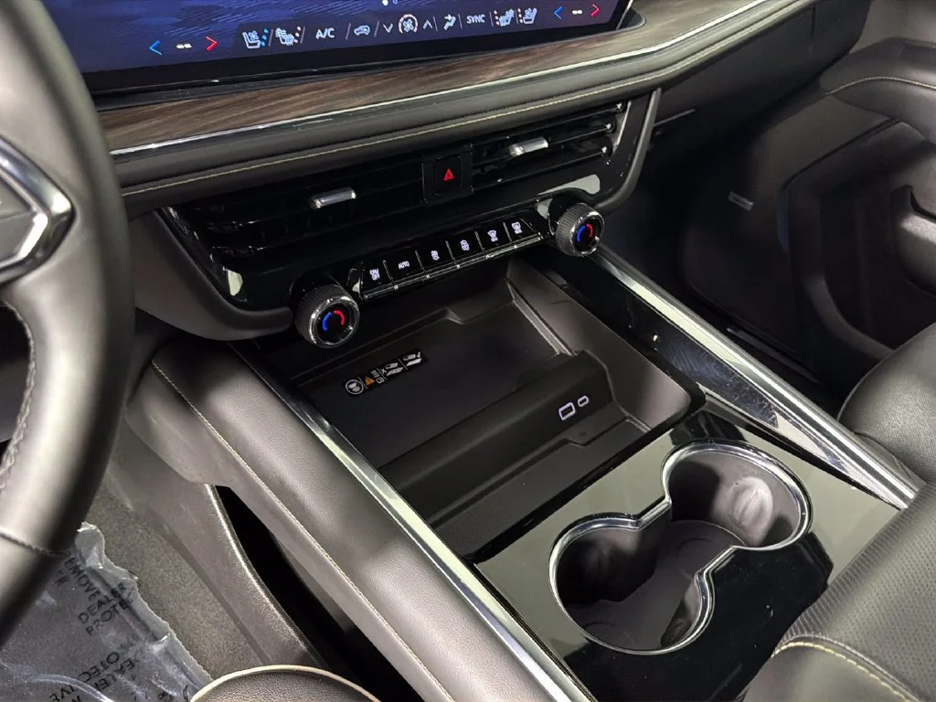 2025 Chevrolet Suburban Premier - Photo 23