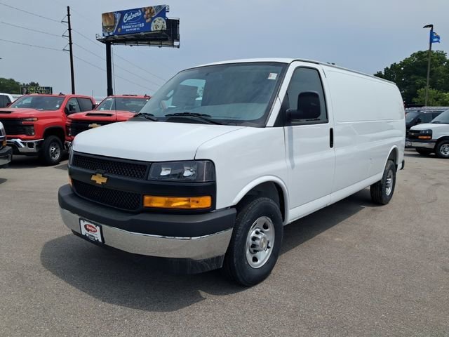 2025 Chevrolet Express Cargo WT