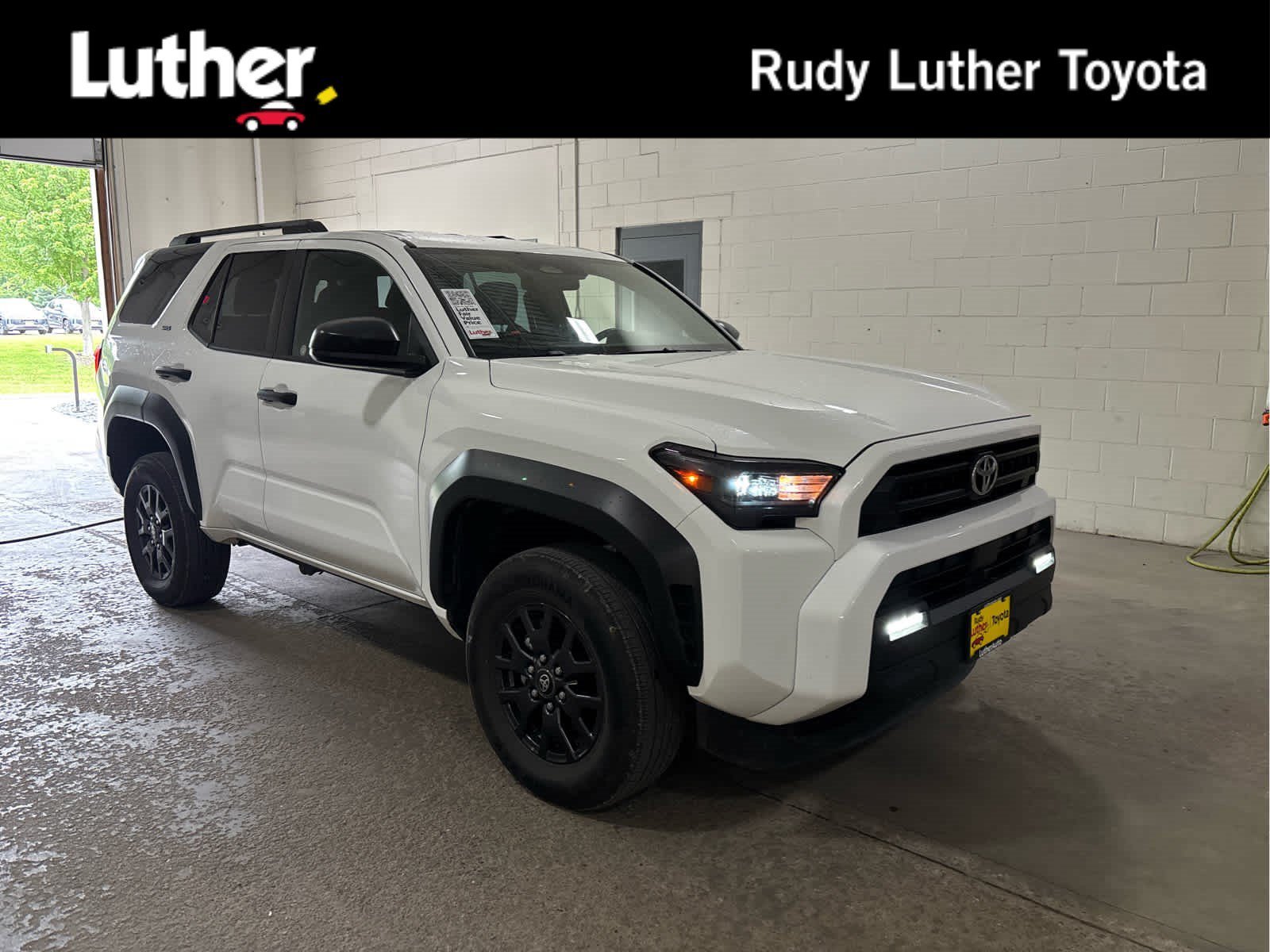 Used 2025 Ice Cap Toyota SR5 image 1