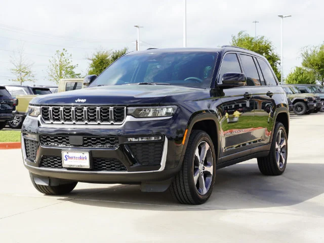 New 2026 Diamond Black Crystal Pearl-Coat Exterior Paint Jeep Limited image 2