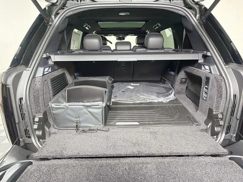 New 2026 Santorini Black Land Rover SE 7 Seats image 28