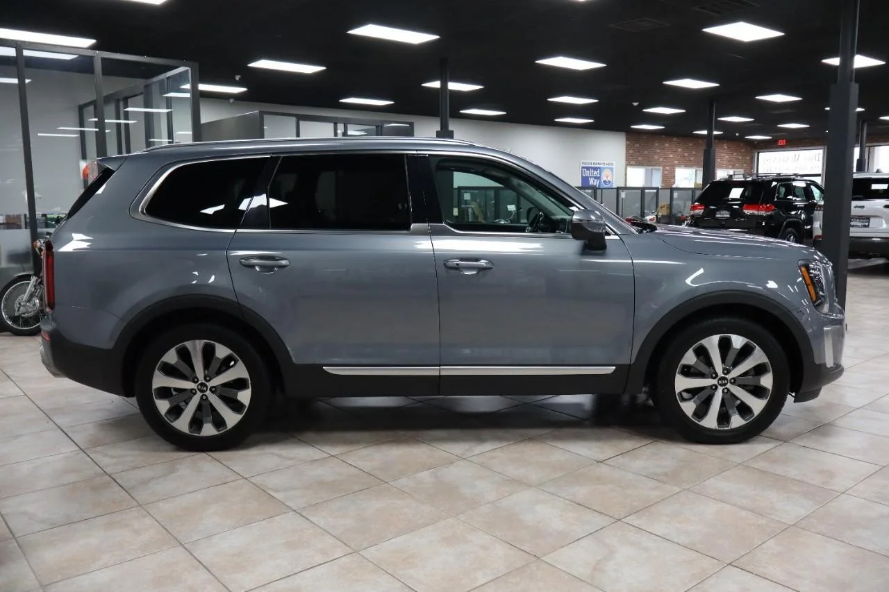 Used 2020 Gravity Gray Kia S image 6