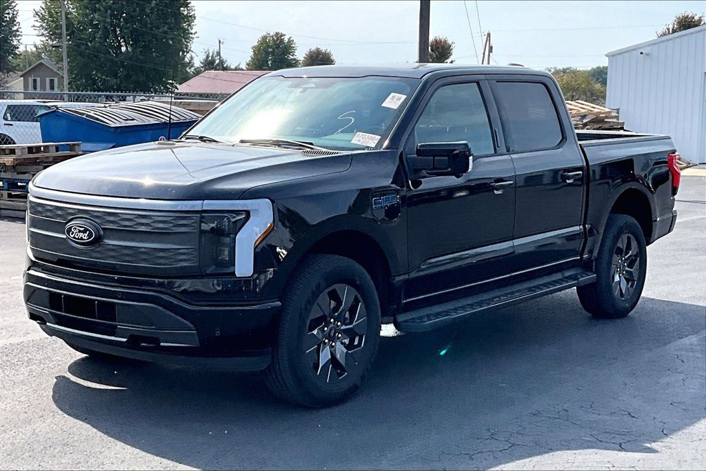 Used 2025 Black Metallic Ford Lariat image 2