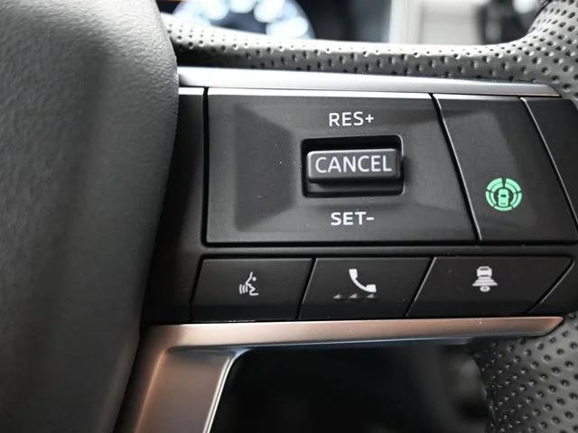 New 2025 White Mitsubishi SEL S-AWC image 29