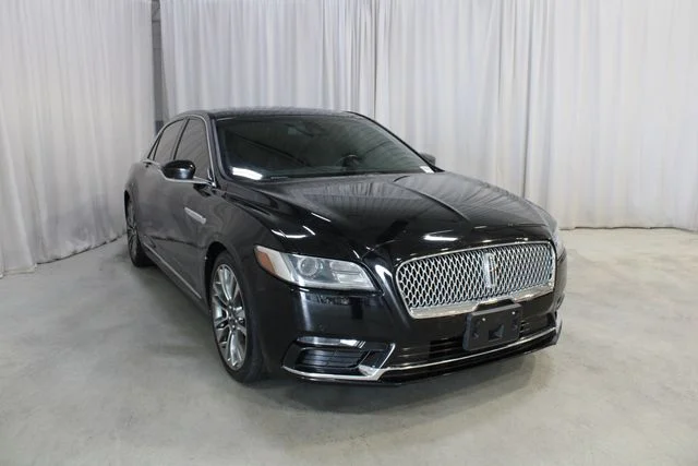 Used 2017 Black Lincoln Select image 37
