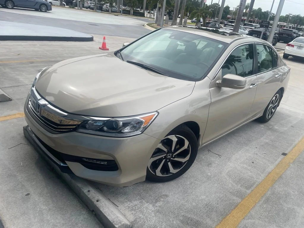 Used 2016 Champagne Frost Pearl Honda EX-L image 6