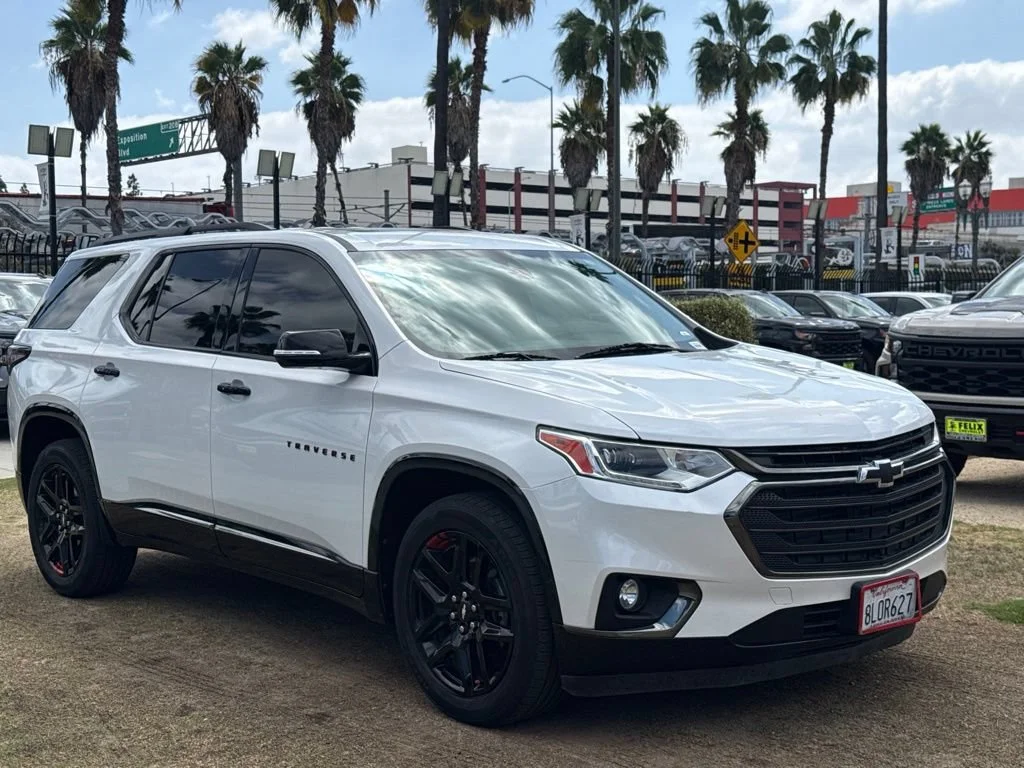 Used 2019 IRIDESCENT PEARL TRICOAT Chevrolet Premier image 3