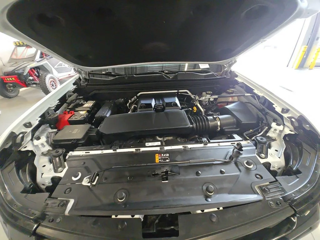 Used 2023 SUMMIT WHITE Chevrolet 4WD Z71 image 24