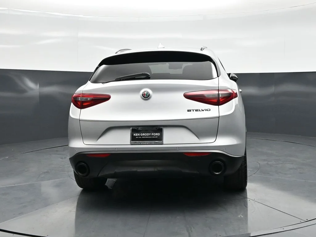 Used 2020 Gray Alfa Romeo Base image 25