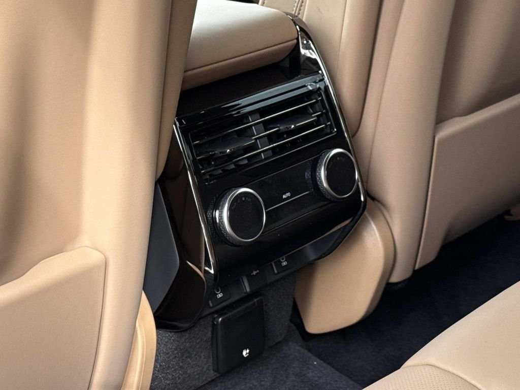 New 2026 Fuji White Land Rover SE image 17