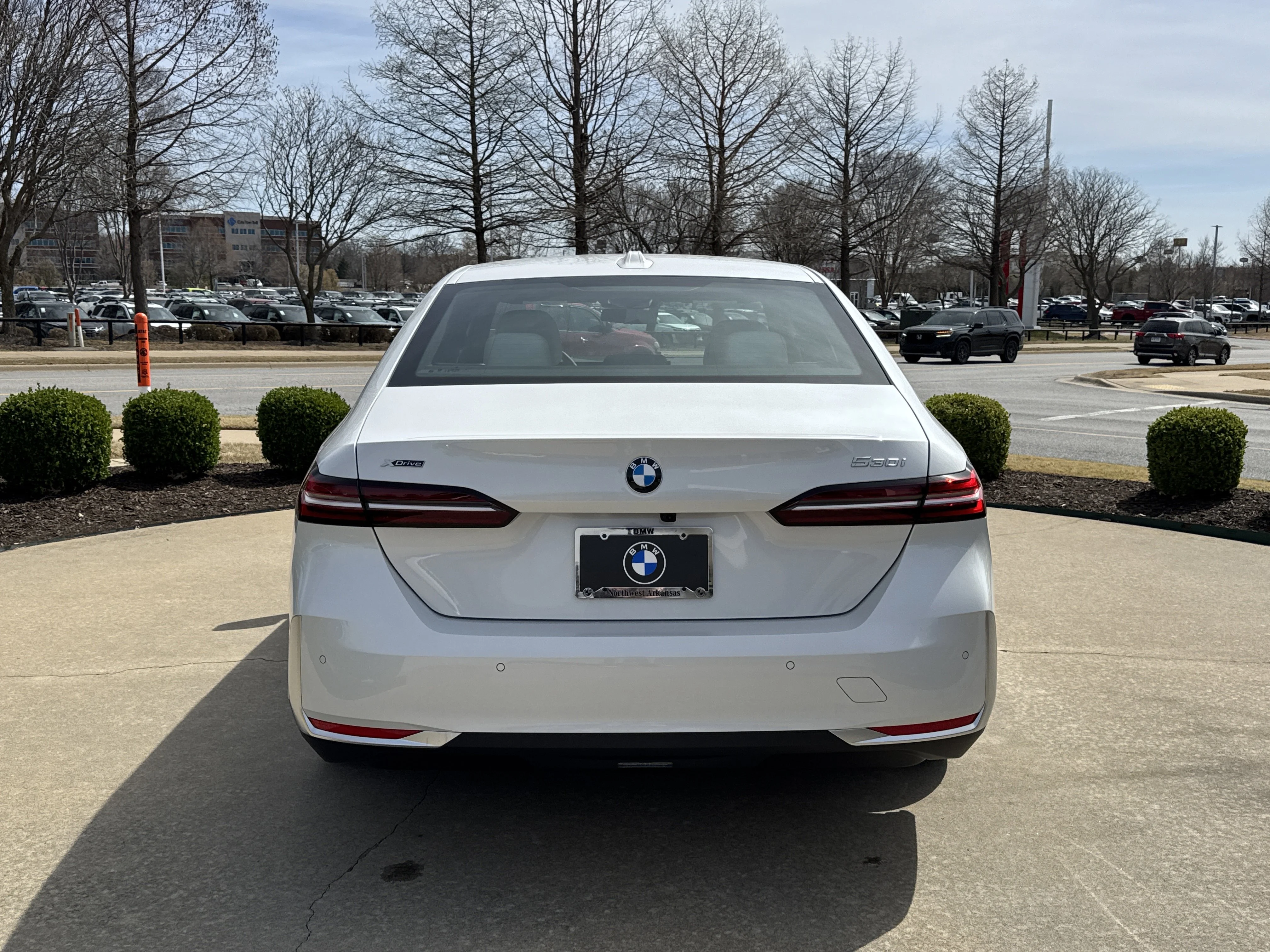 New 2026 MINERAL WHITE BMW 530i xDrive image 4