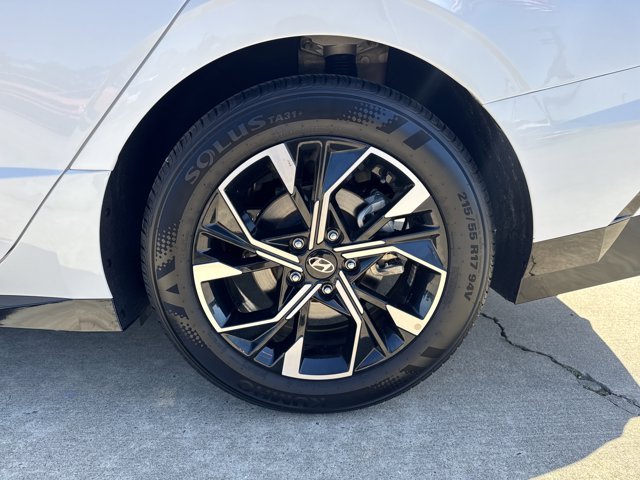Used 2025 Serenity White Hyundai SEL image 9