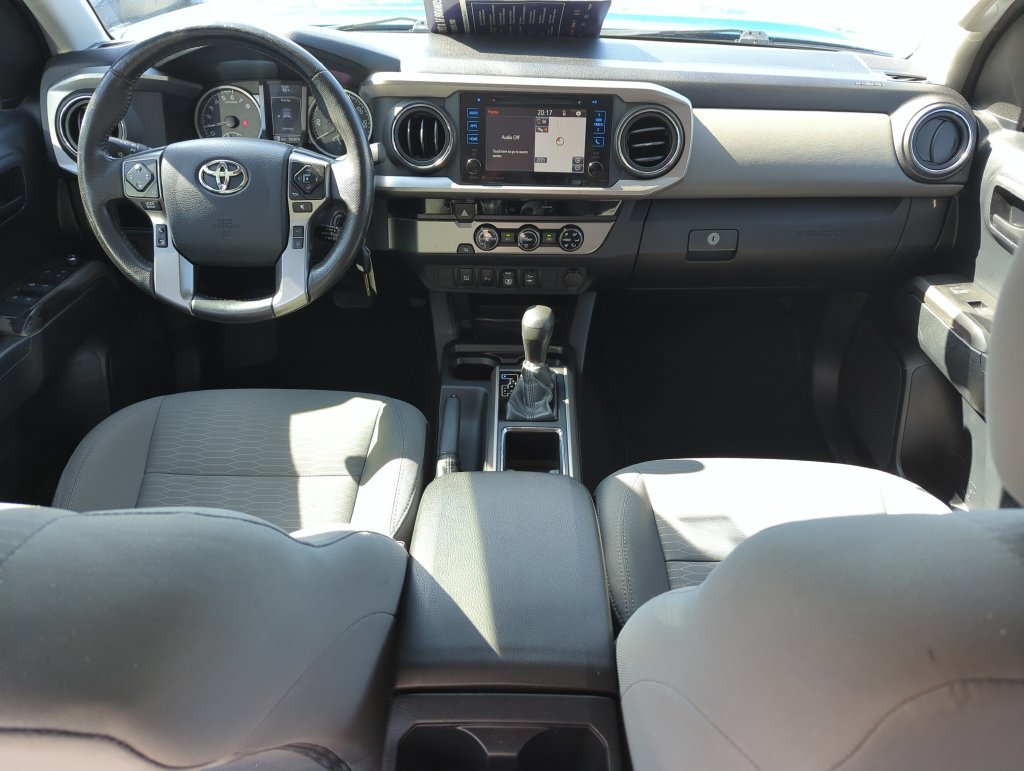 Used 2018 Blue Toyota SR5 image 12