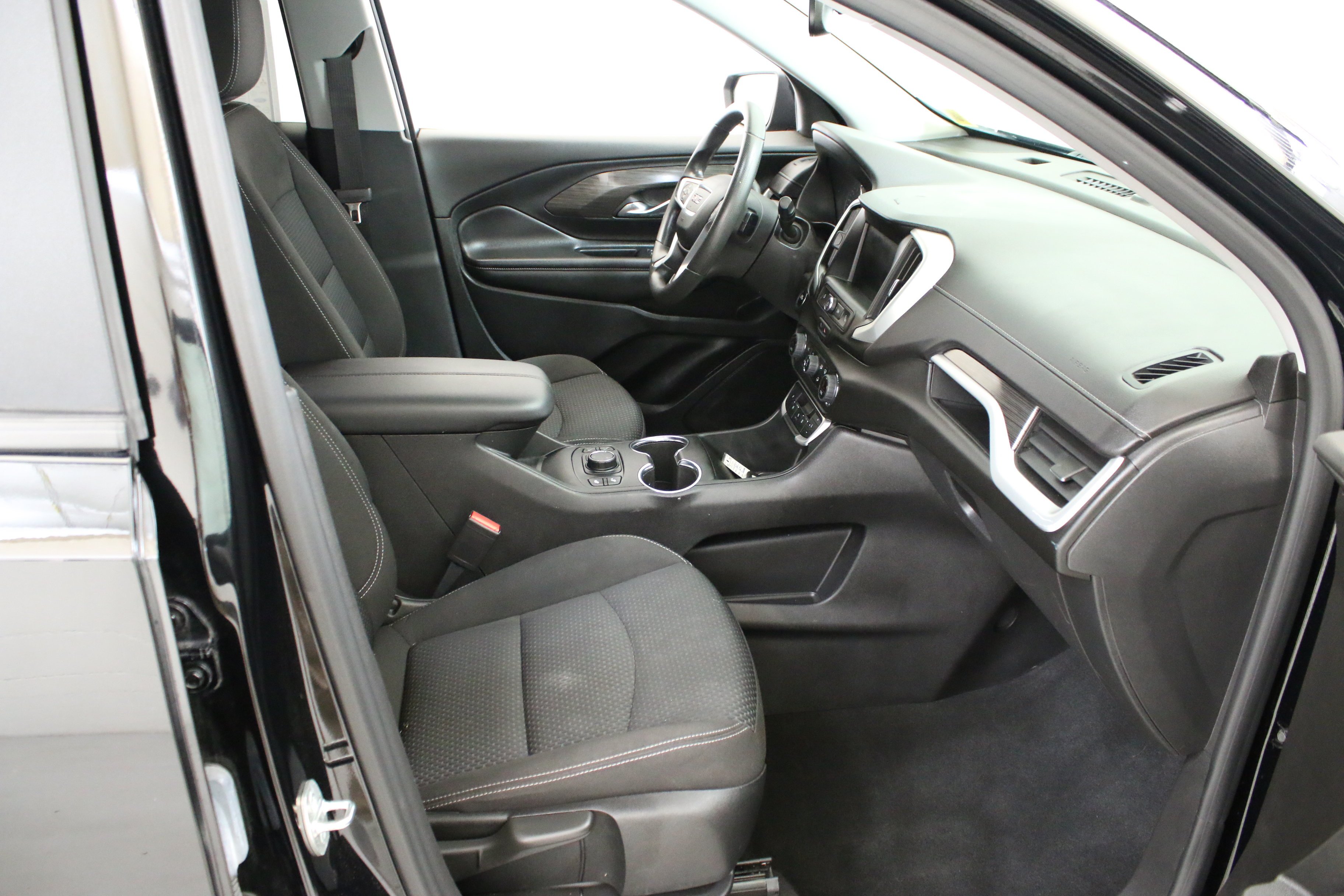 Used 2023 Ebony Twilight Metallic GMC SLE image 31