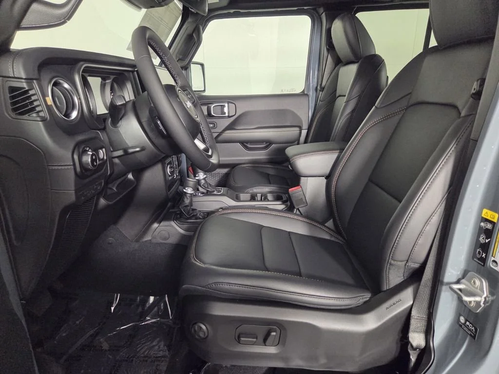New 2026 Anvil Clear-Coat Exterior Paint Jeep Sahara image 9