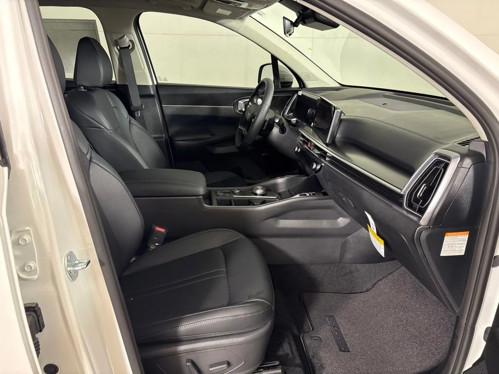 New 2026 Snow White Pearl Kia EX image 17