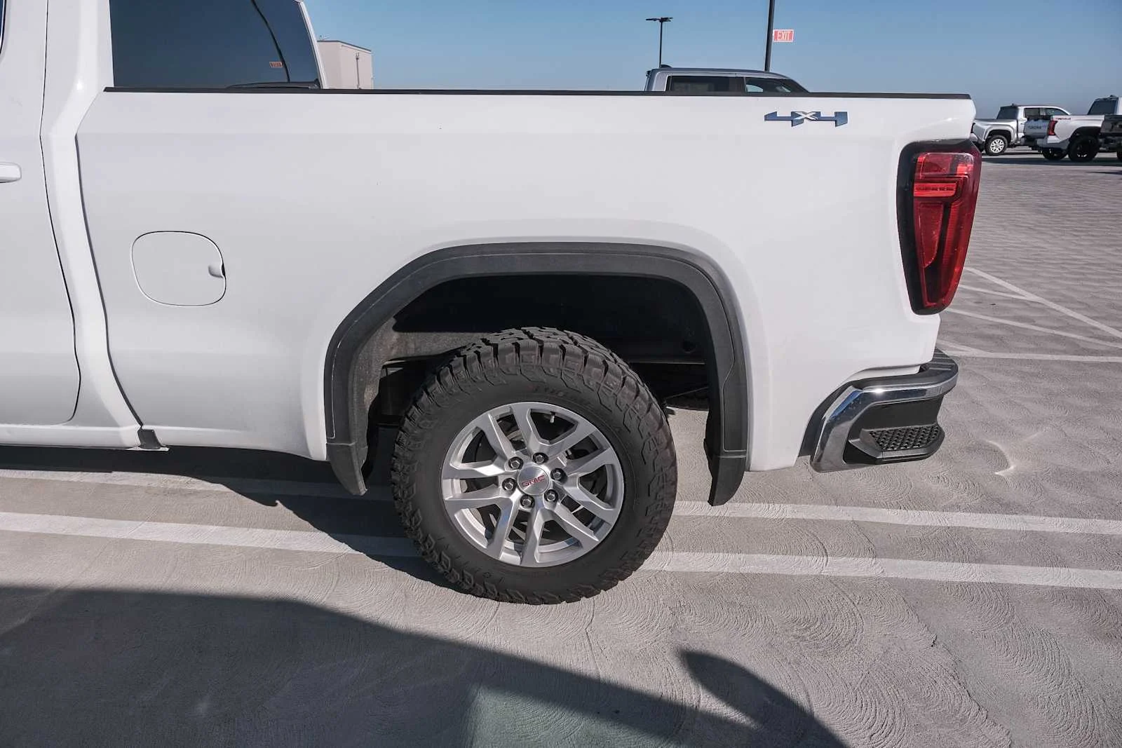Used 2022 Summit White GMC SLE image 8