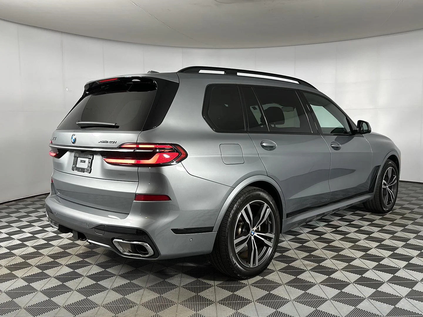 Used 2024 Skyscraper Grey Metallic BMW xDrive40i image 29