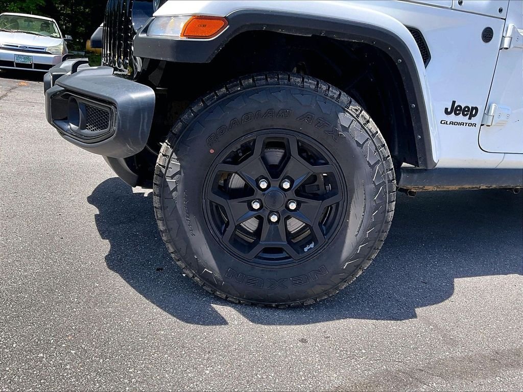 Used 2022 Bright White Clearcoat Jeep Sport image 4