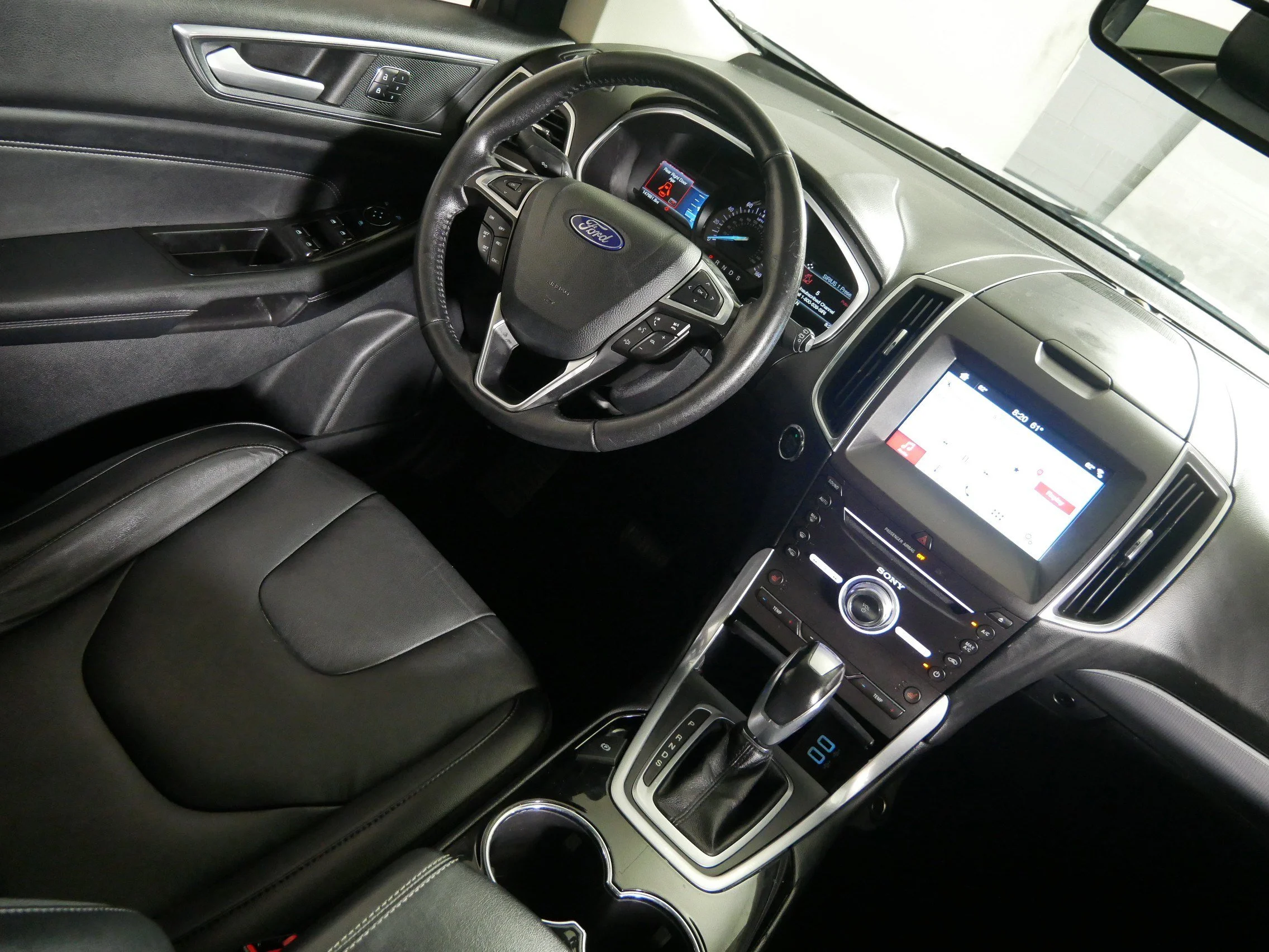 Used 2018 White Platinum Metallic Tri-Coat Ford Titanium image 9