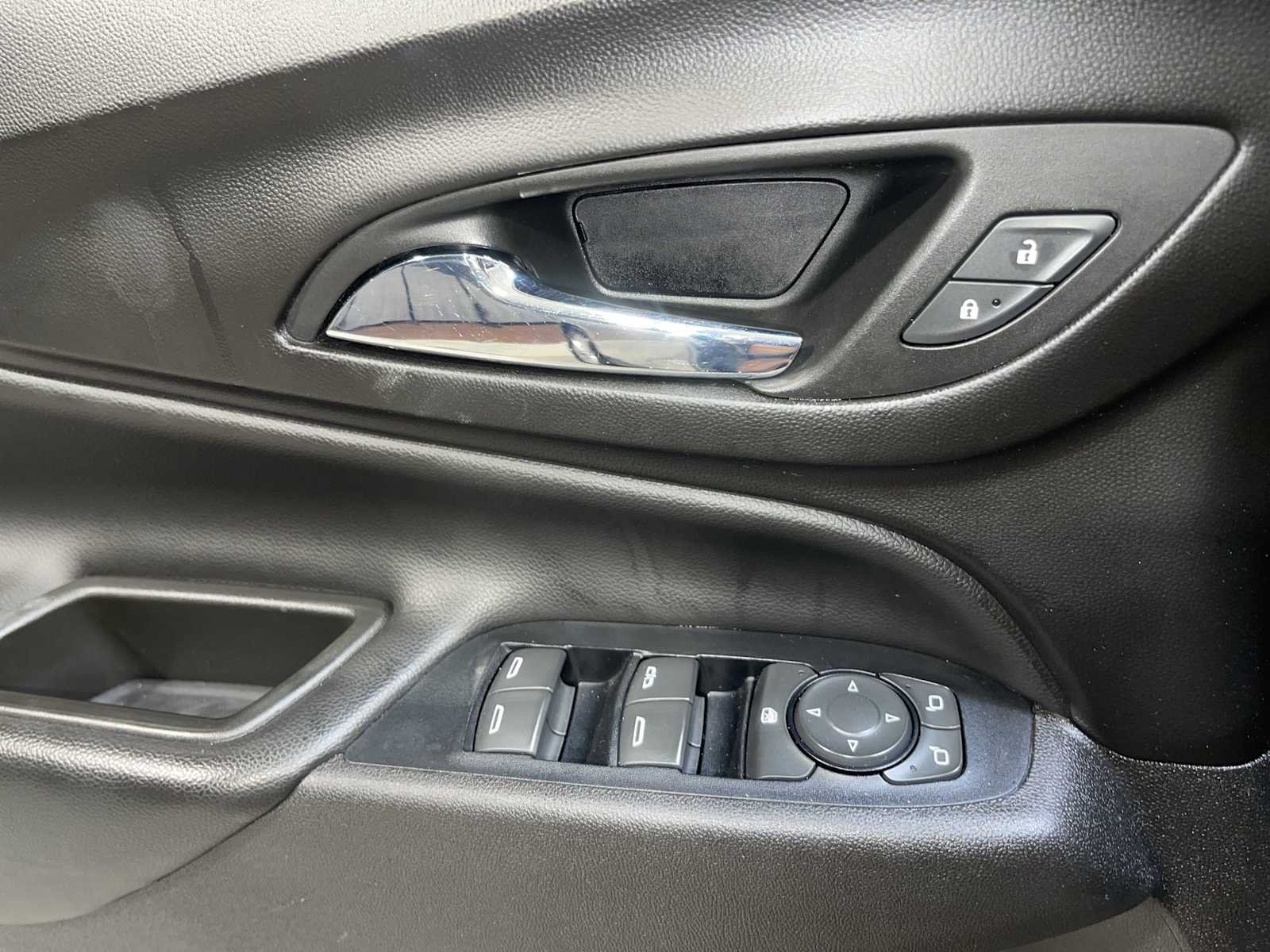 Used 2019 Silver Ice Metallic Chevrolet LT image 23