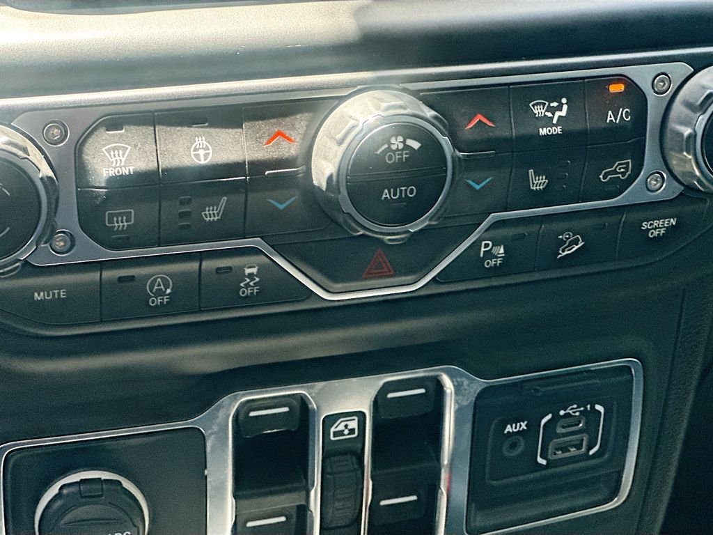 Used 2020 Sting-Gray Clearcoat Jeep Sahara image 22