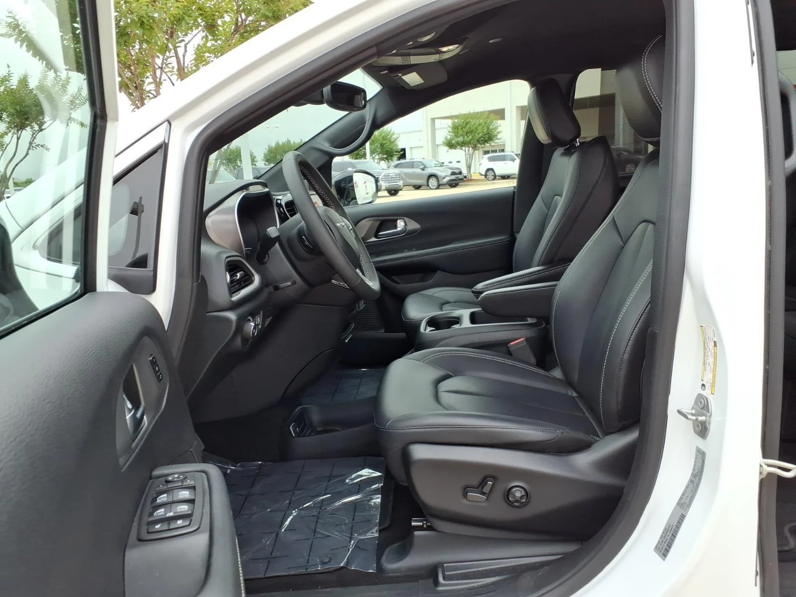 2025 Chrysler Pacifica Select - Photo 13