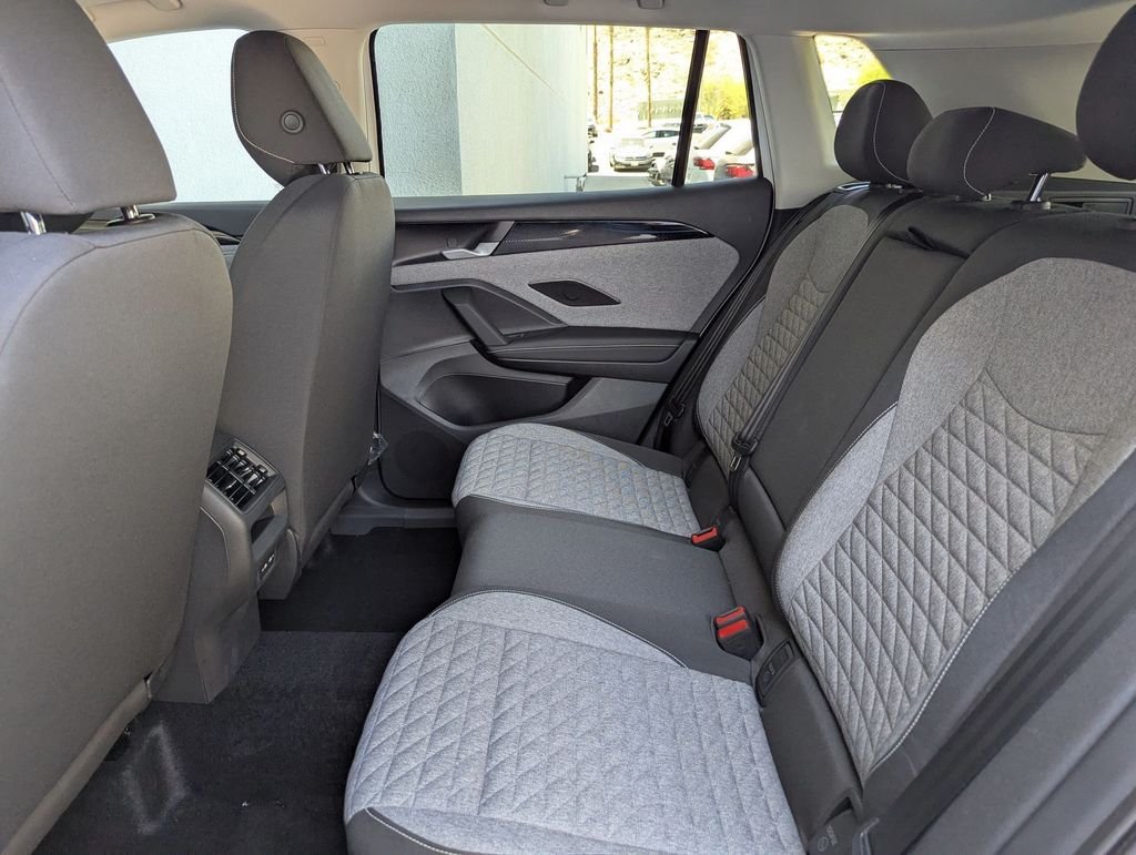 2025 Volkswagen Tiguan SE - Photo 17