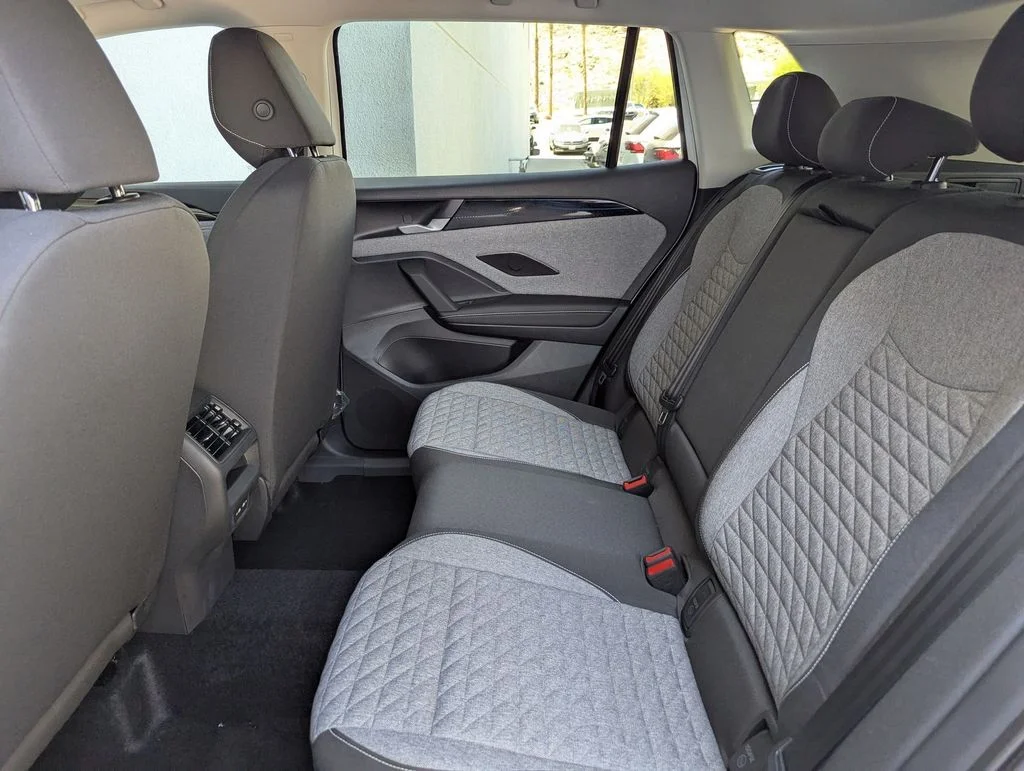 2025 Volkswagen Tiguan SE - Photo 17