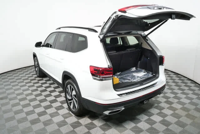 New 2026 Opal White Pearl Volkswagen 2.0T SE w/Technology image 28