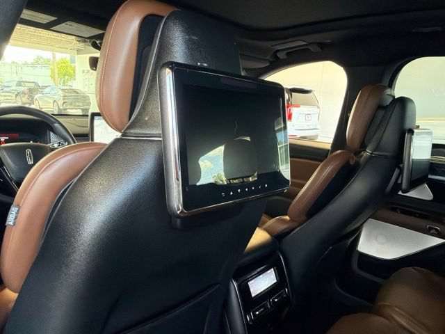 Used 2022  Lincoln Grand Touring image 17