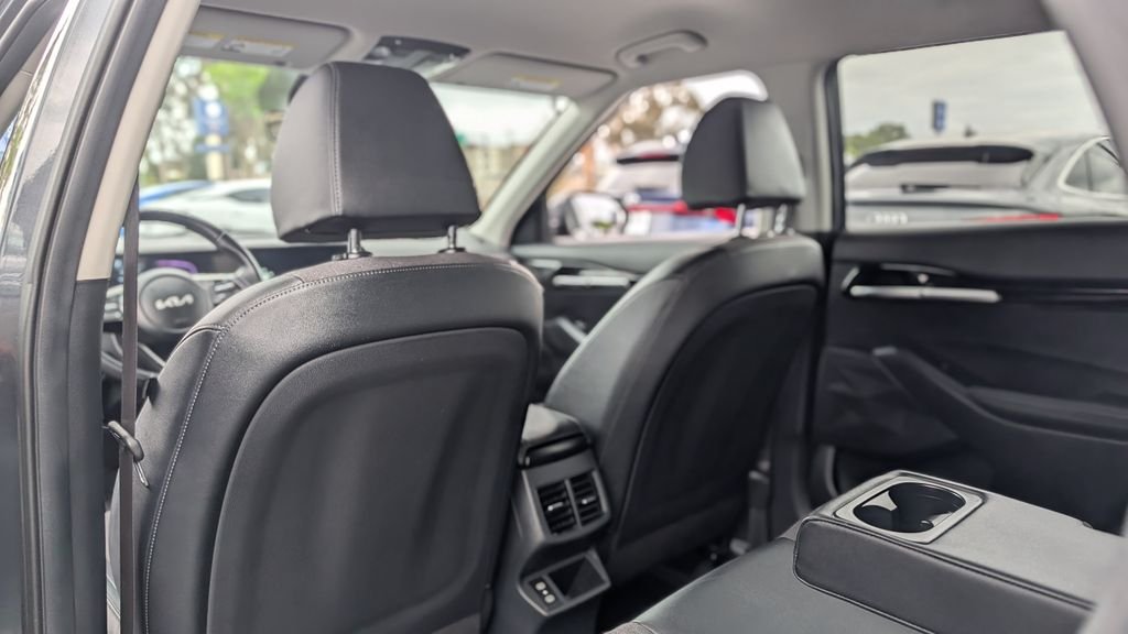 2025 Kia Seltos S - Photo 17
