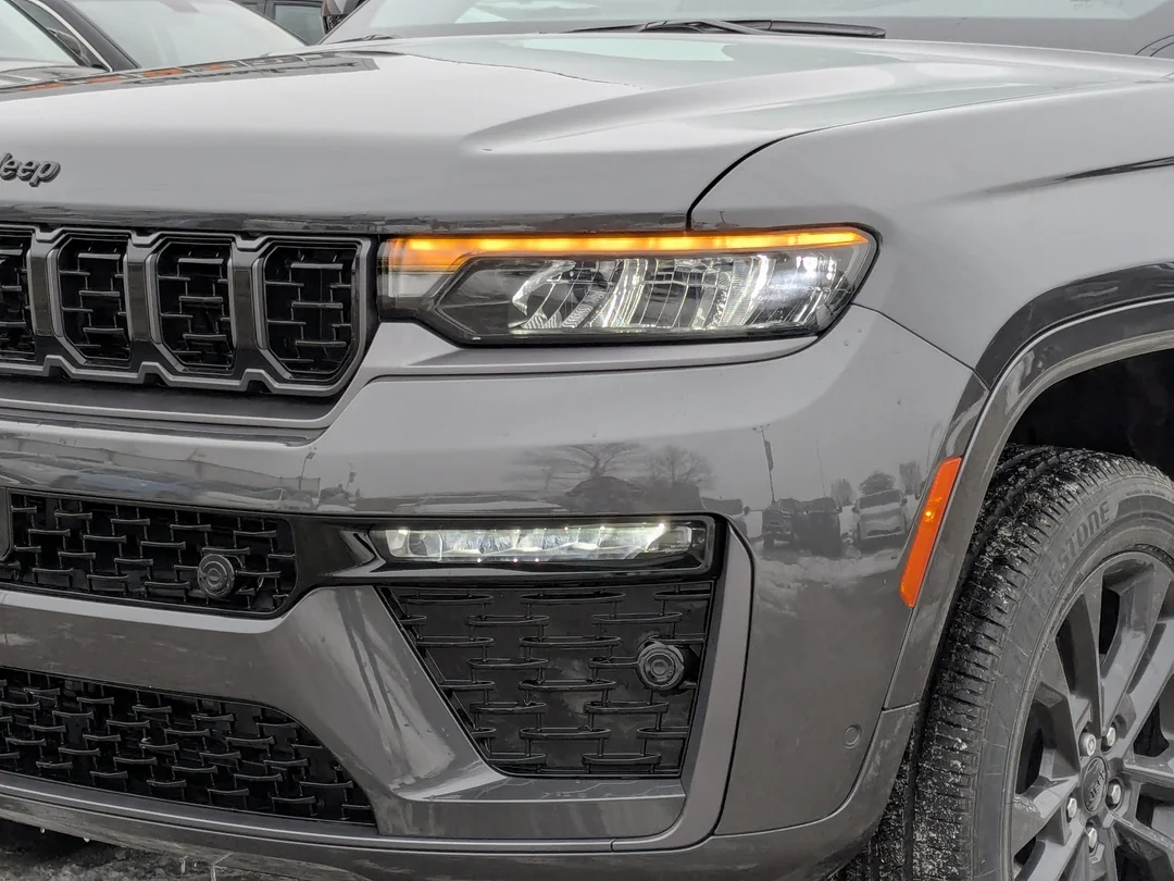 New 2026 Grey Jeep Limited Reserve - - 4x4 - Pano Sunroof - Nappa Lthr - Vent Seats - Tow Pkg - Remote Start & More! image 12