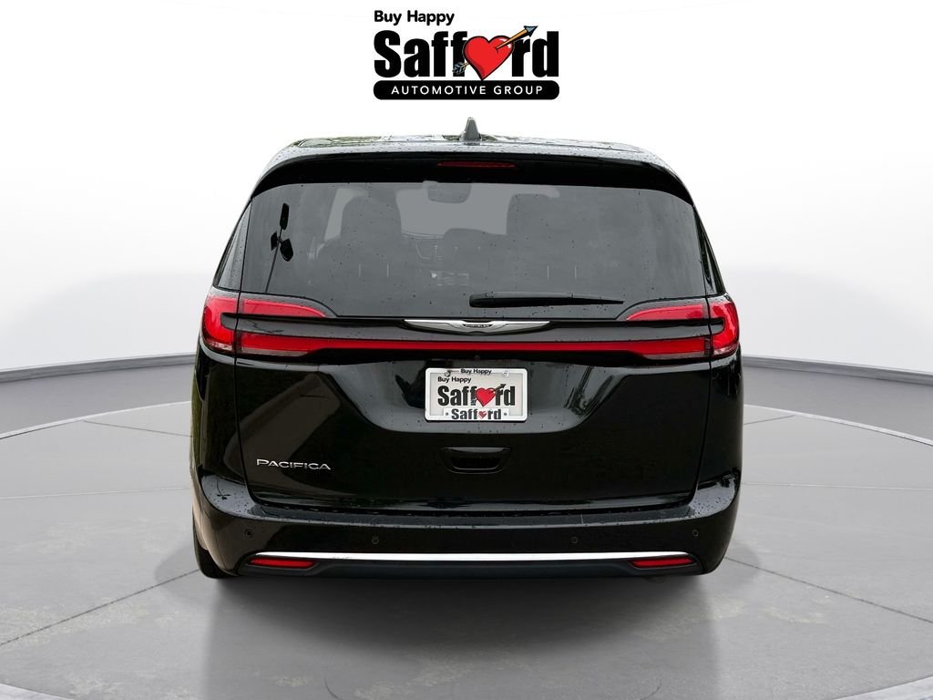 Used 2024 Black Chrysler Touring L image 6