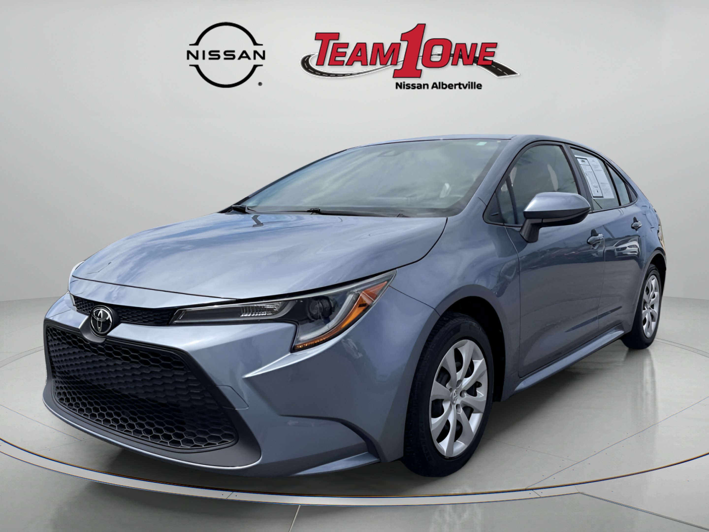 Used 2021  Toyota LE image 3