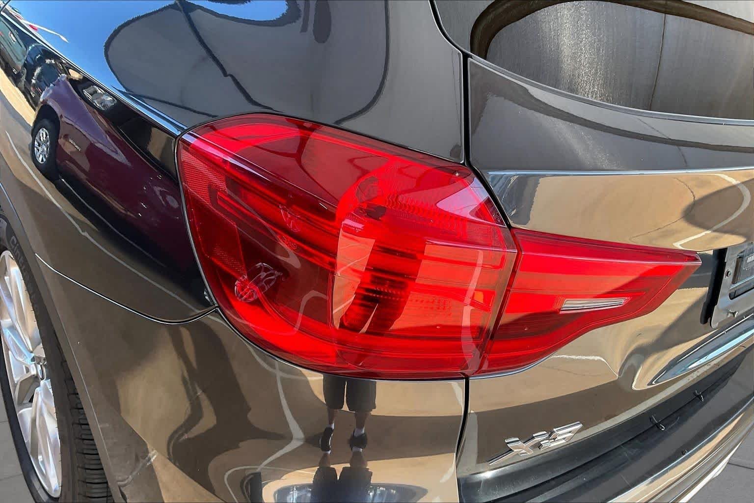 Used 2019 Dark Graphite Metallic BMW sDrive30i image 27