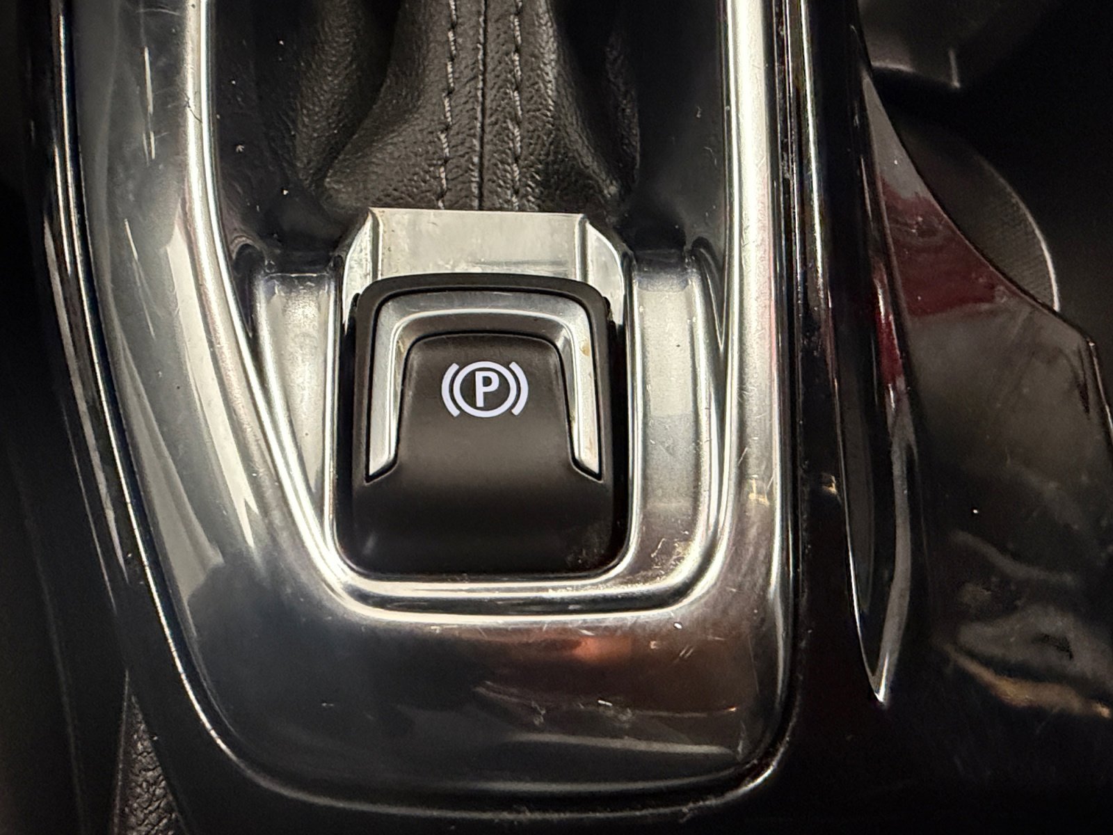 Used 2025 Summit White Chevrolet LT image 39