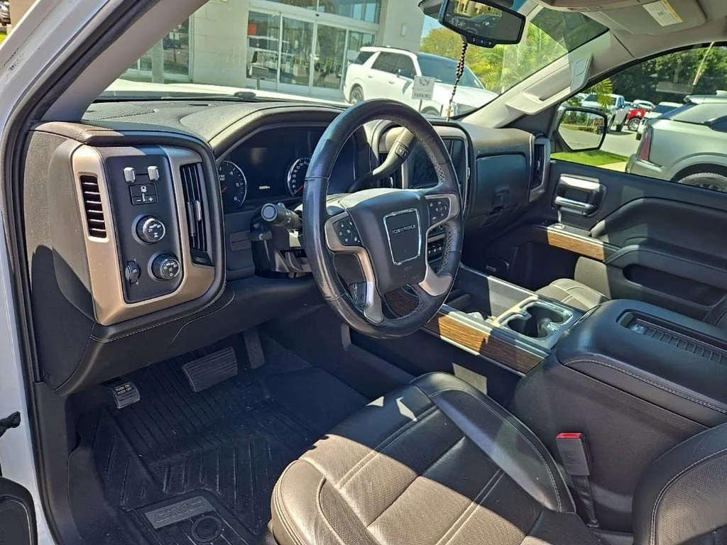 Used 2018 White GMC Denali image 7